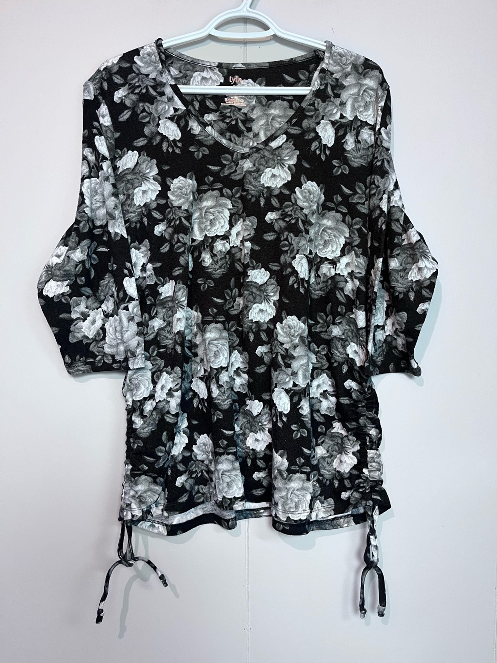Iyla 1X Black & Gray Floral Tunic Top 3/4 Sleeve Drawstring Hem